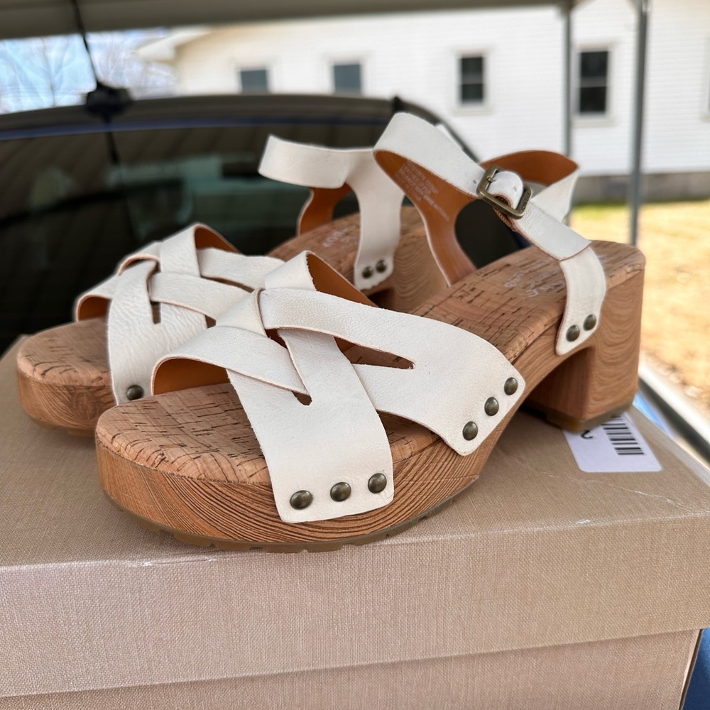 Kork Ease Tia Cream Sandals